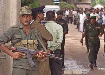 Los soldados patrullarn las calles de Colombo.