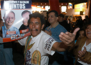 Los seguidores de Berger celebran la victoria en las calles de la capital a falta de los resultados definitivos.