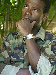 El lider rebelde, Guy Philippe, ayer en Cabo Haitiano.