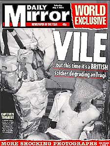 Portada del  Daily Mirror  en la que, junto a la foto de la vergüenza, aparece el titular  Vil. Pero esta vez es un soldado británico degradando a un iraquí .