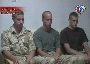 Los militares británicos se encuentran retenidos en un lugar secreto.