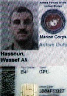 En el video, aparece la tarjeta de identidad del soldado secuestrado.