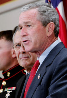 El presidente, anoche durante la firma del presupuesto de Defensa en Washington.