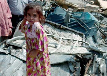 Pese al cierre de la crisis de Nayaf, continúan los enfrentamientos en Sáder City entre milicianos chiíes y el Ejército de EE UU.