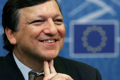 Barroso sonríes tras recibir el apoyo del 66% de la Eurocámara.
