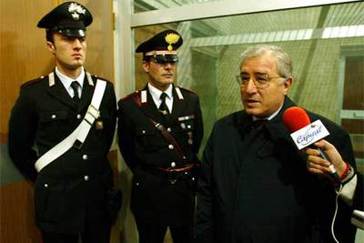 Marcello Dell'Utri, a su llegada, en enero del año pasado,  al tribunal de Palermo que le ha condenado.