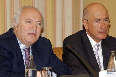 El ministro Miguel Ángel Moratinos, junto al portavoz de la Comisión parlamentaria de Exteriores, Josep Antoni Duran i Lleida.
