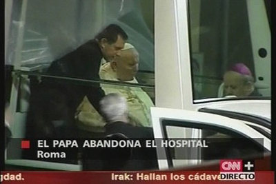 El Papa abandona el hospital tras superar el proceso gripal que le tuvo nueve días ingresado