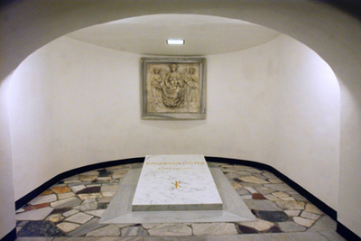 Imagen de la tumba de Juan Pablo II.