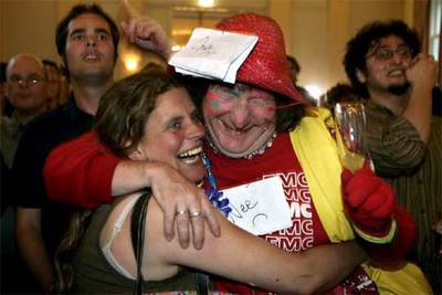 En la imagen, miembros del Partido Socialista Radical celebran el triunfo del 'no'.