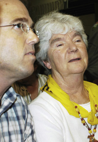 David (izquierda) y Margaret Stang (derecha), hermanos de la monja asesinada.