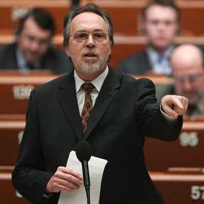 Dick Marty en la presentación de su informe preliminar al pleno del Consejo de Europa.