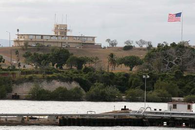 Edificio usado como sede de los tribunales de justicia especiales de Guantánamo (Cuba) donde desde este miércoles 1 de marzo comparecerán tres supuestos miembros de Al Qaeda.