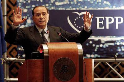 El primer ministro italiano, Silvio Berlusconi, en su intervención en el acto organizado por el PPE en Roma.