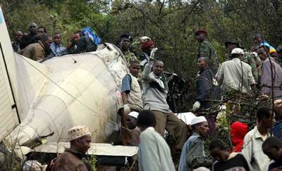 Un avión se estrella en Marsabit, Kenya y deja al menos 14 muertos.