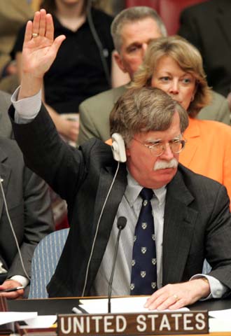 El representante de EE UU ante la ONU, John Bolton, durante la votación de este jueves en el Consejo de Seguridad de la ONU.