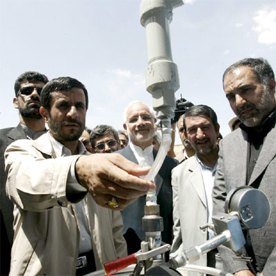 El presidente iraní, durante la inauguración de la planta de Arak.