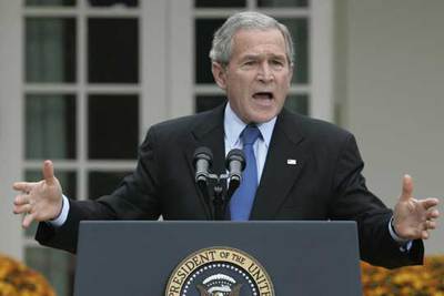 El presidente de EE UU, George W. Bush, durante su rueda de prensa de hoy en la Casa Blanca.