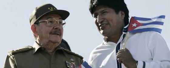 Raúl Castro, dispuesto a "resolver en la mesa de negociaciones" las diferencias con EE UU