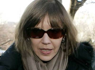 La ex reportera de 'The New York Times' Judith Miller, al salir de un tribunal de Washington, el martes.