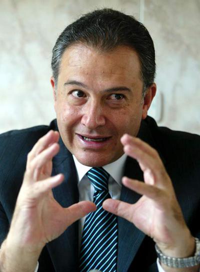 El nuevo director de la Policía al general, Oscar Naranjo, actual jefe de la Dirección de Policía Judicial e Investigación (DIJIN).