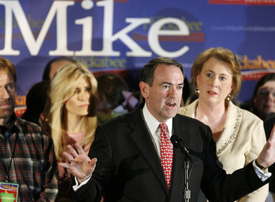 El candidato republicano, Mike Huckabee, después de su victoria en Iowa.