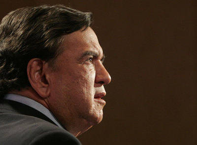 Bill Richardson, gobernador de Nuevo México, ha confirmado su candidatura presidencial por el Partido Demócrata con un programa amplio que repare 
