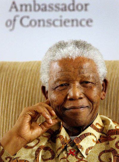 Mandela celebra su 90 cumpleaños en su aldea natal