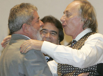 El presidente de Brasil, Lula da Silva, y su ministro de Medio Ambiente, Carlos Minc, durante la presentación del fondo para luchar contra la deforestación de la Amazonia