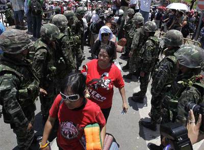 Los manifestantes de la oposición en Tailandia se retiran de las calles de Bangkok