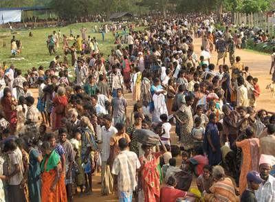 El conflicto entre guerrilla y gobierno causa ya más de 80.000 desplazados en Sri Lanka