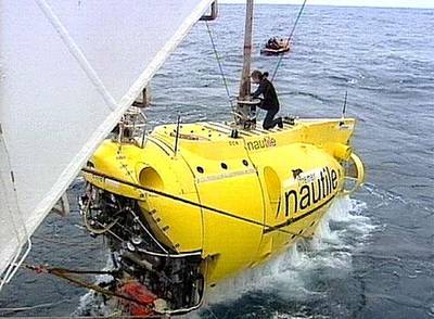 El submarino  Nautilus  trabaja en el océano Atlántico.
