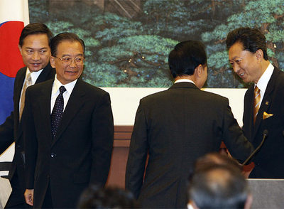 China, Japón y Corea Sur instan a Pyongyang al desarme nuclear