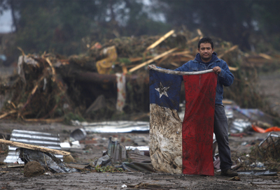 FOTOGALERIA: Bandera entre escombros