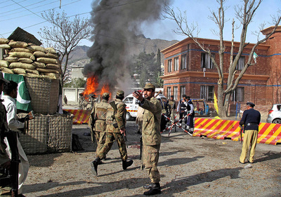 Al menos 13 muertos en un atentado suicida contra un puesto policial en Pakistán