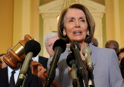 La presidenta de la Cámara de Representantes, la demócrata Nancy Pelosi, poco antes del inicio de la sesión en la que se decide la reforma sanitaria.