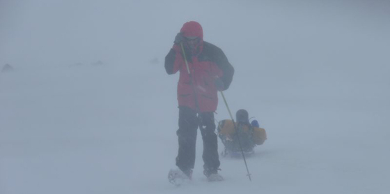 Ramon Larramendi, un miembro de la expedición, a solo 10 metros de la cámara.