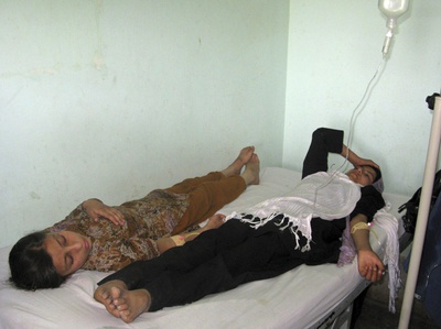 Dos alumnas de la escuela de Kunduz, hospitalizadas tras un presunto ataque con gas venenoso.