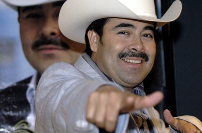 El cantante norteño Sergio Vega, asesinado ayer ea balazos en México.