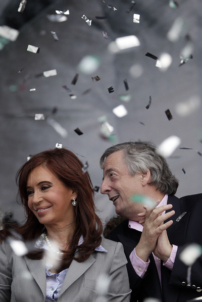 La presidenta argentina, Cristina Fernández de Kirchner, junto a su esposo y también ex presidente del país, Néstor Kirchner.