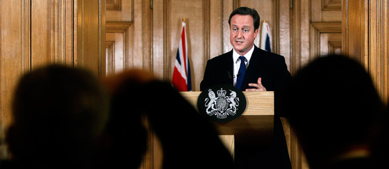 El  premier  británico, David Cameron, señaló ante los medios que los rescatadores estadounidenses podían estar detrás de la muerte de la rehén.