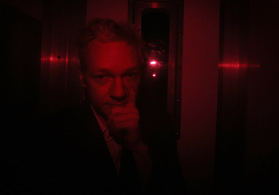 FOTOGALERIA: Assange, en el furgón