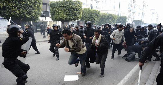 Dimiten cuatro ministros del nuevo Gobierno de unidad de Túnez entre nuevas protestas