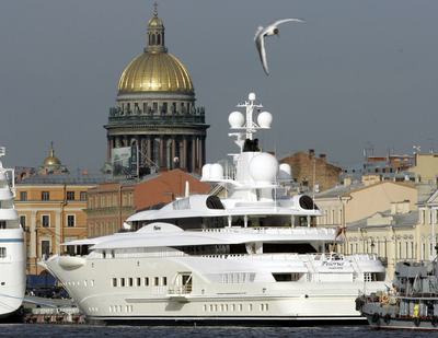 El  Pelorus,  uno de los superyates del magnate ruso Abramovich, en el que se basó el diseño de la embarcación encargada por Teodorín Obiang.