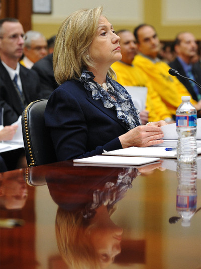 La secretaria de Estado de EE UU, Hillary Clinton, durante su comparecencia en la Comisión de Exteriores de la Cámara de Representantes, en la que ha alertado del riesgo de una 