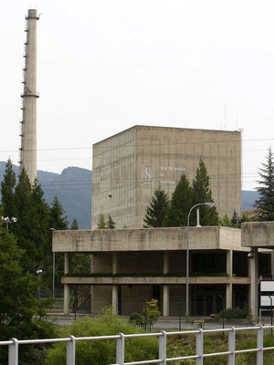 Imagen de la torre de la planta nuclear de Santa María de Garoña (Burgos).