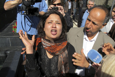 Una mujer ha denunciado ante la prensa internacional abusos sexuales de las tropas de Gadafi.