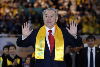 El líder kazajo Nursultán Nazarbáyev en un foro en Astana, un día después de las elecciones.