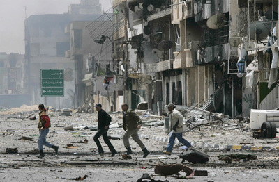 Los combates continúan en Misrata pese al anuncio de retirada de Gadafi