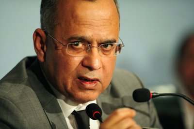 El secretario de Exteriores de Pakistán, Salman Bashir, durante la rueda de prensa en Islamabad.